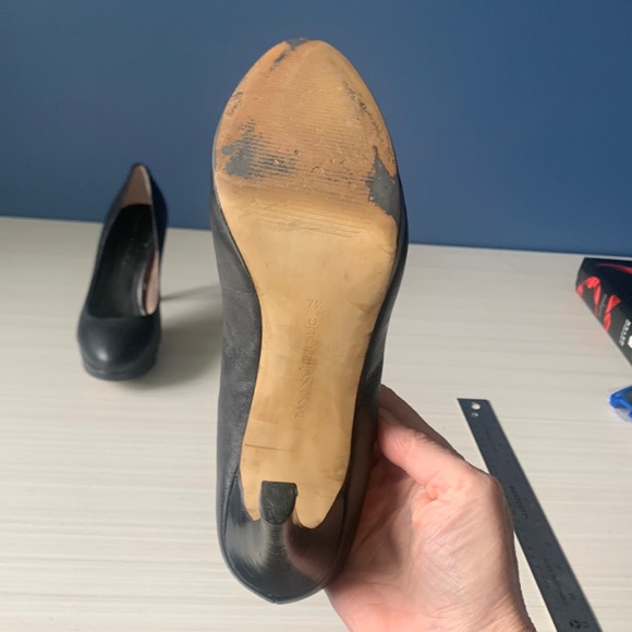 🌺 BANANA REPUBLIC LEATHER PUMPS - Picture 5 of 9